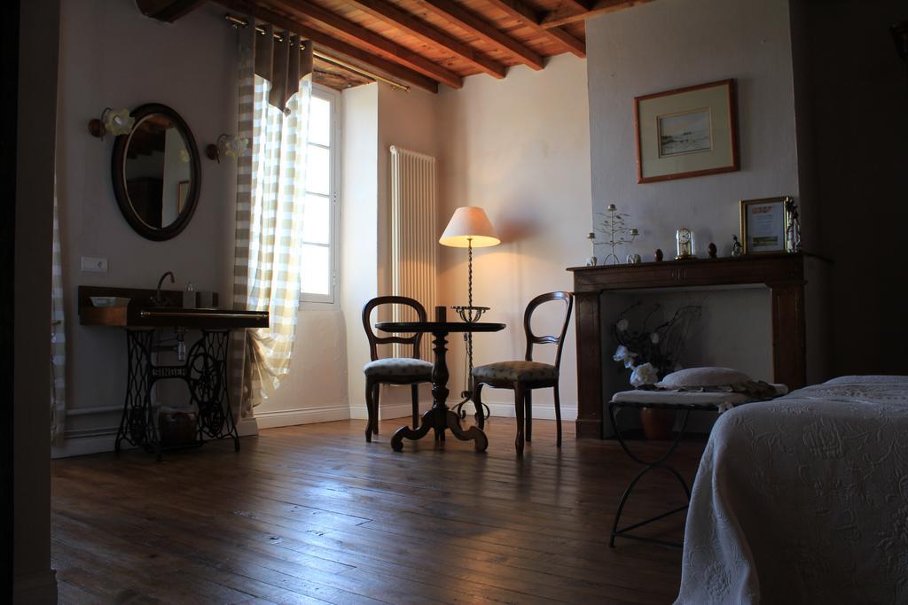 La Maison D'Anais Vic-en-Bigorre Luaran gambar